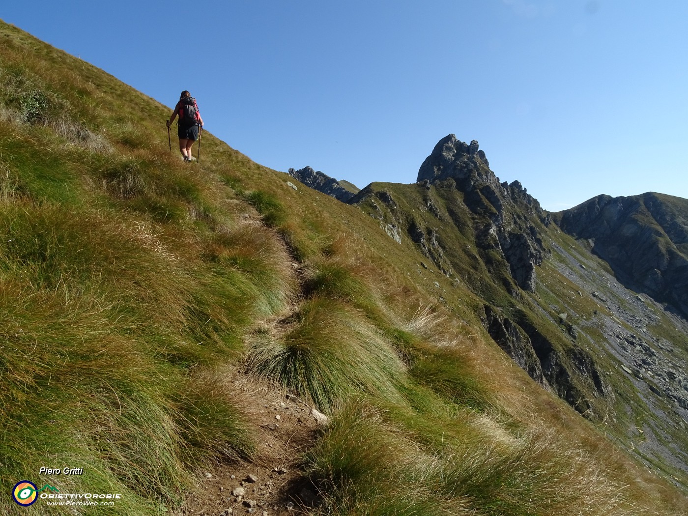 41 Sentierino per la cresta del Monte di sopra (2269 m).JPG